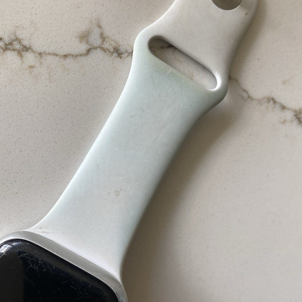 Apple Watch 44 MM Series 4 Silver Aluminum Case White Sport Band - Picture 15 of 16